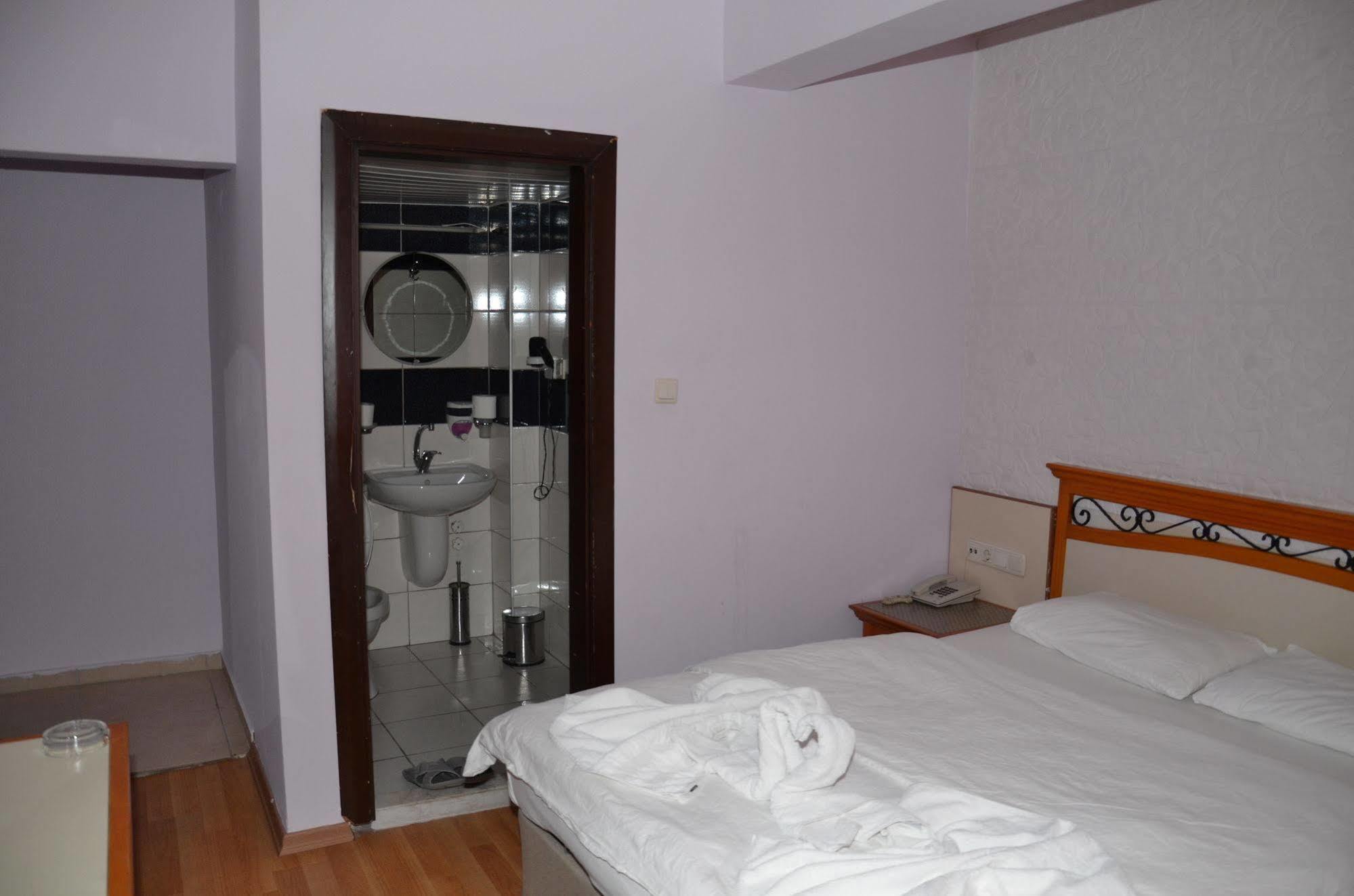 Ozturk Hotel Antalya Buitenkant foto