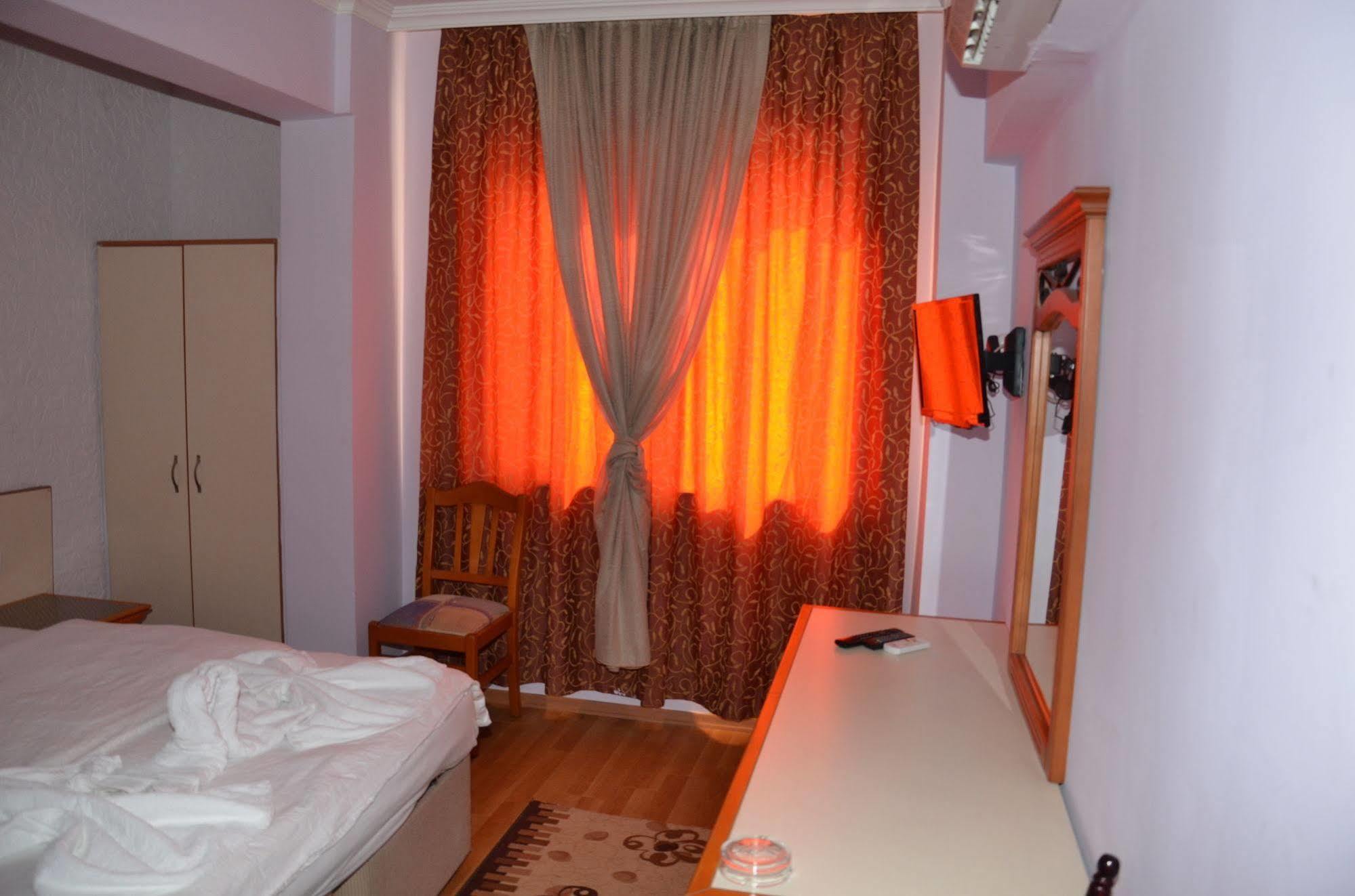 Ozturk Hotel Antalya Buitenkant foto